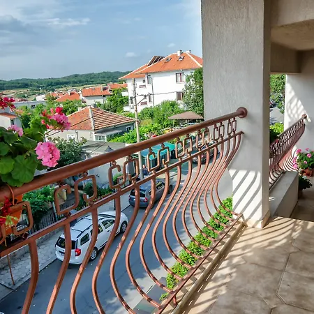 Dom Mladenovi Sozopol