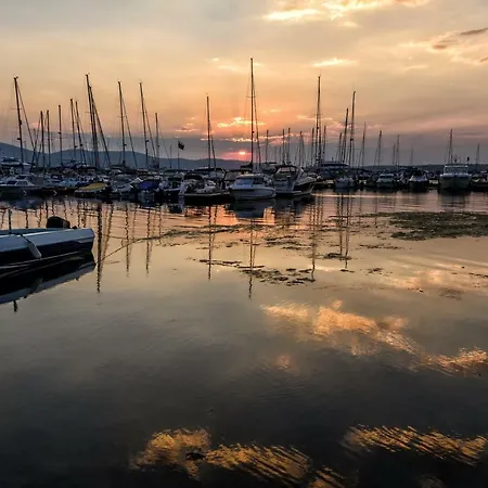 Dom Mladenovi Gasthuis Sozopol